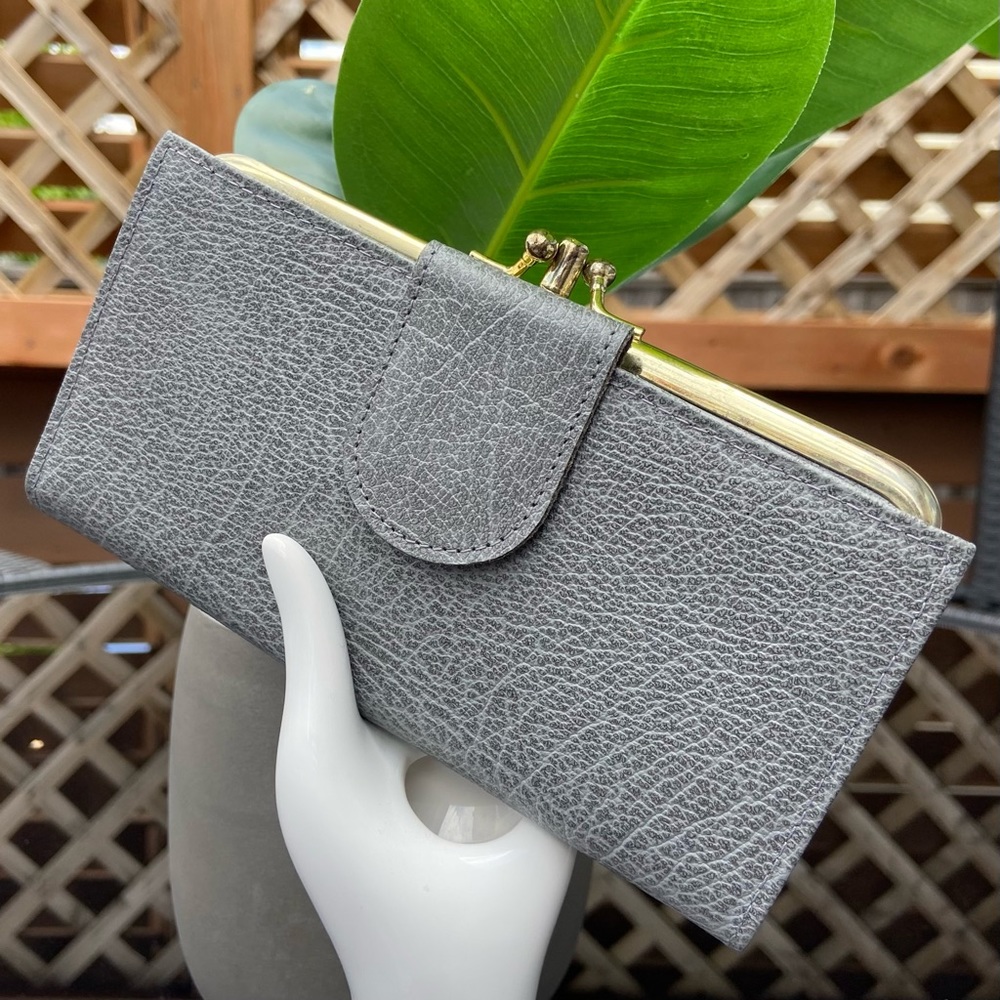 Winfield Elite women genuine leather Canada 997 grey and gold wallet. Used.